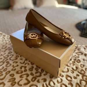 Michael Kors Leather Flats!!